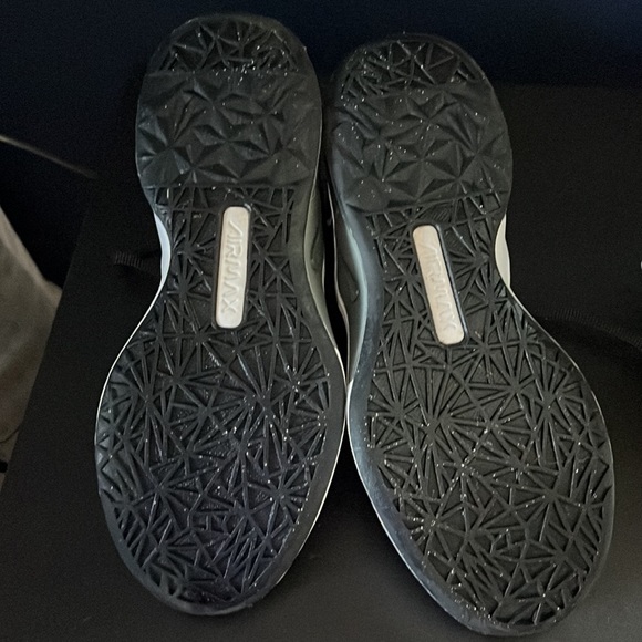 Nike - Picture 5 of 7